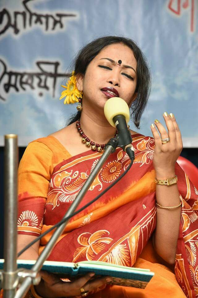 Dr. Maitreyee Banik performing Rabindrasangeet at Raagini School of Music in Kolkata